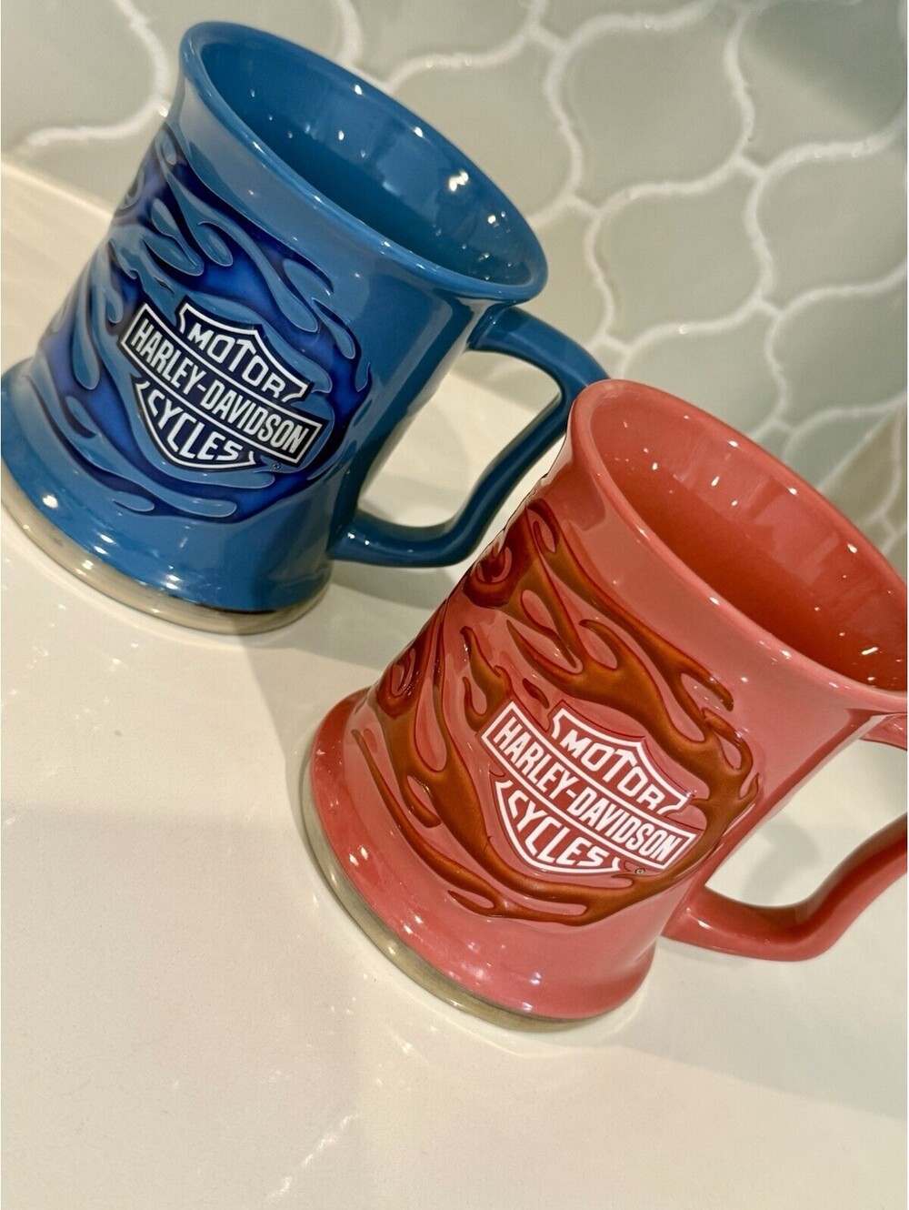 Harley-Davidson 3D Sculpted Duo Flames Coffee Mugs Blue & Pink 15oz Set Of 2 New
